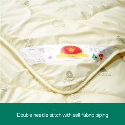 Woolcomfort Crown Wool Quilt 500 GSM Queen 210x210cm double needle stitching and piping detail